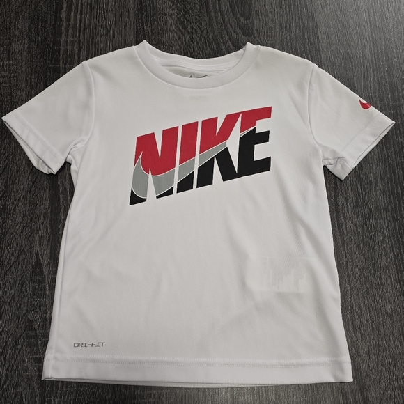 Nike Toddler Boys 4T White and Red Athletic Set - Picture 2 of 8